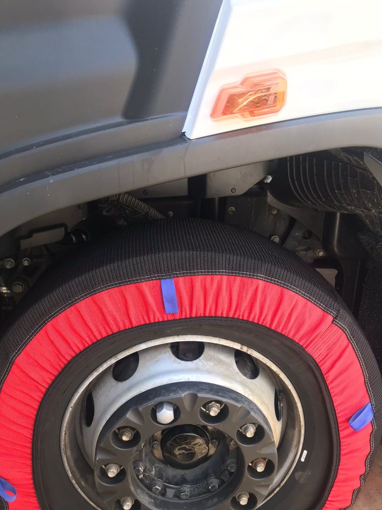 Roue de poids lourd équipée d’une chaussette à neige Rescal PL
